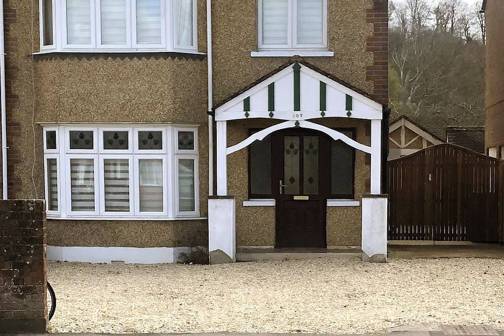 Residential 3 bed house on the Netherhampton Road with large garden in Salisbury, Wiltshire