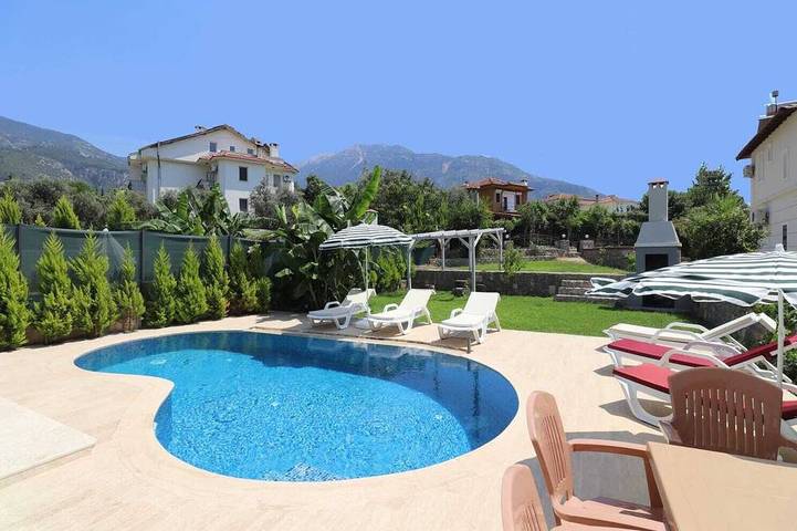 Villa for 10 people, with balcony and garden, with pets in Hisaronu