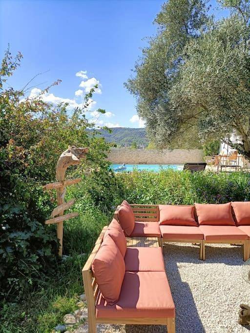 Appartement de vacances pour 5 personnes, avec jardin ainsi que vue et piscine