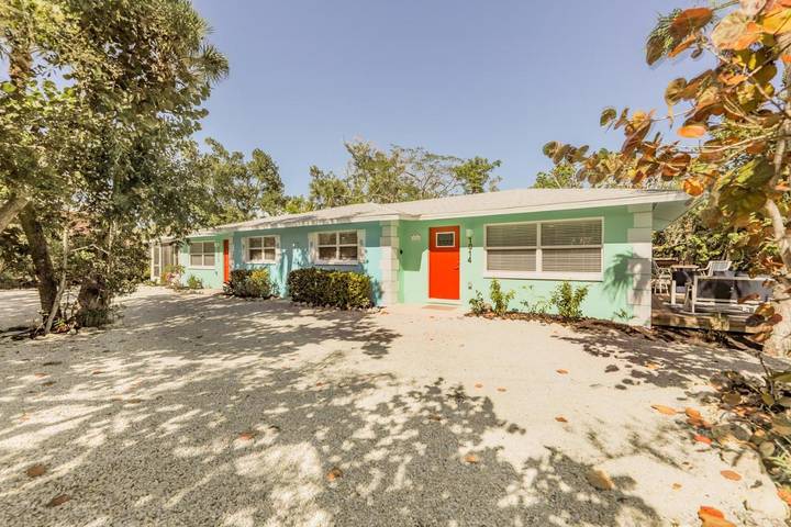 Ferienhaus für 6 Personen, mit Terrasse und Pool sowie Garten, mit Haustier - 1