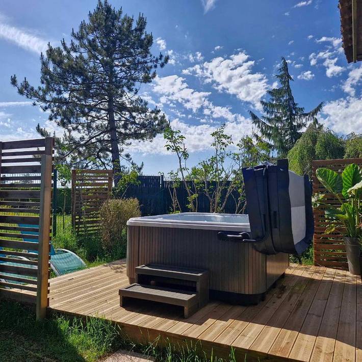 Camping pour 4 personnes, avec Jacuzzi et Terrasse ainsi que Jardin et Vue