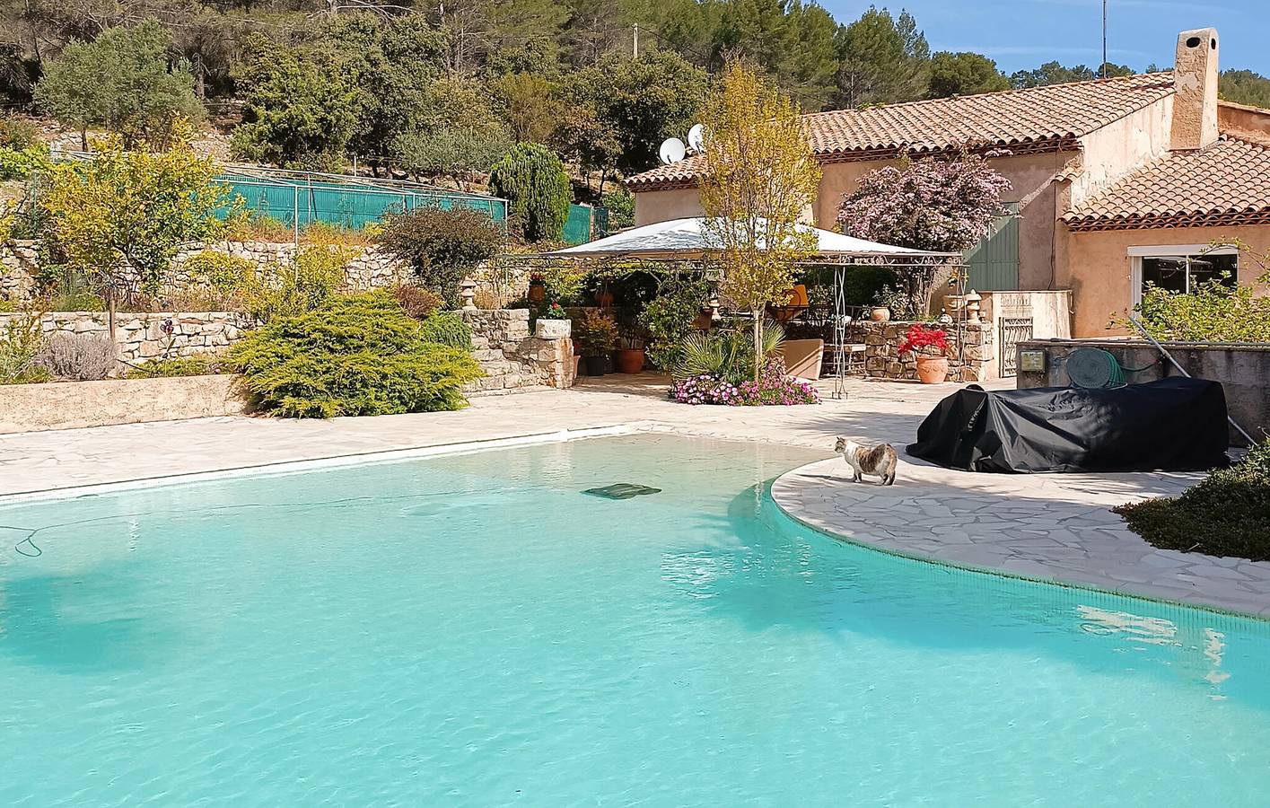 Moderno apartamento de 2 dormitorios con piscina cerca del centro de Solliès-Toucas in Solliès-Toucas, Region de Toulon