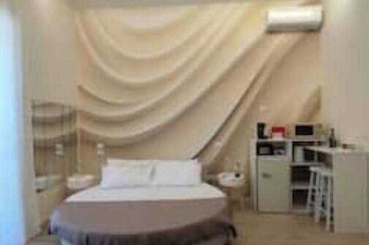 B&B Chapeau: Superior Double Room with spa services available for an additional fee in Caserta, Caserta Province