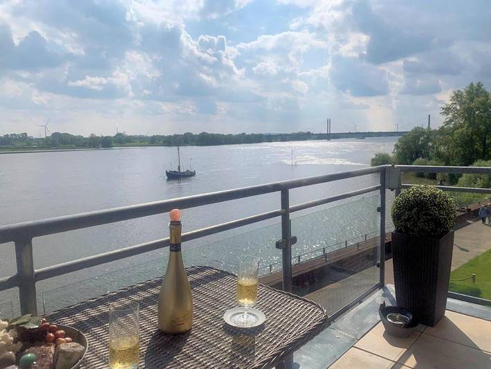 Ferienwohnung für 2 Personen, mit Balkon und Terrasse sowie Seeblick und Ausblick in Rees
