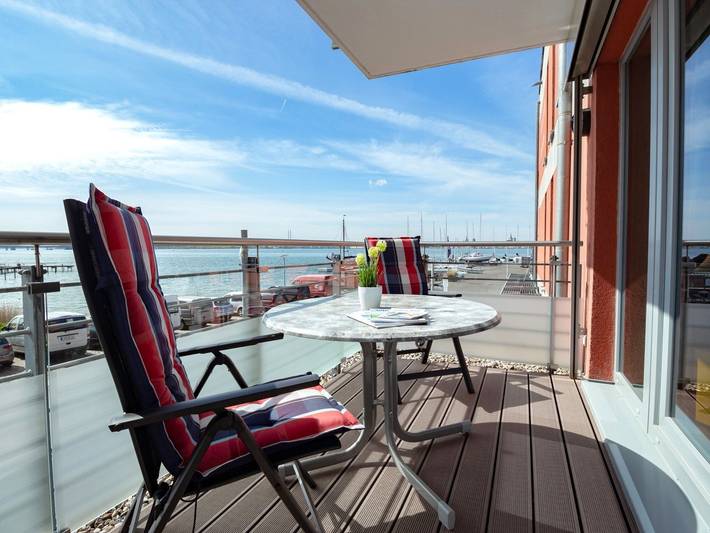 Ferienwohnung für 4 Personen, mit Balkon und Seeblick sowie Ausblick in Altefähr
