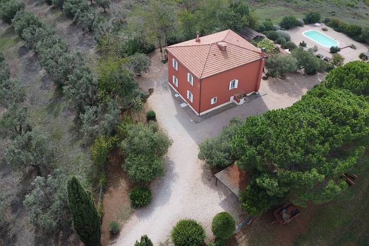 Agriturismo per 10 persone, con balcone e giardino, con animali domestici in Capalbio