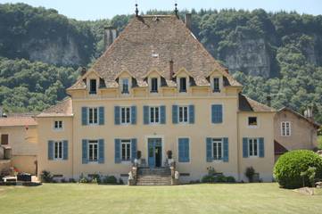 Maison d’hôte pour 10 personnes, avec jacuzzi et jardin à Vertrieu