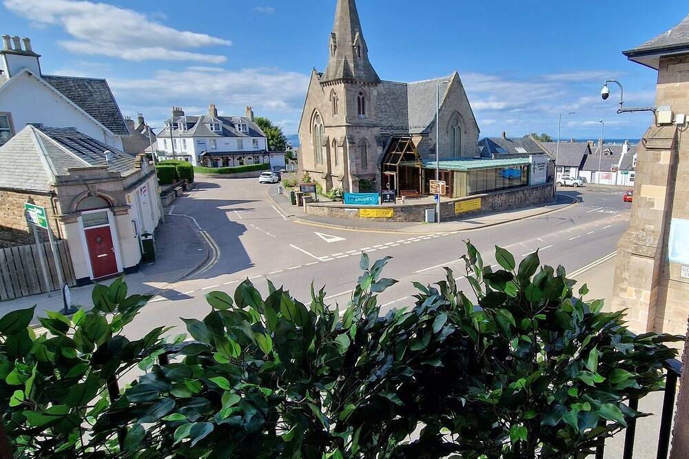 Ganze Wohnung, Centre of Town, Minutes to the Beach and Transport Hubs, Private Parking! in Nairn, Highlands