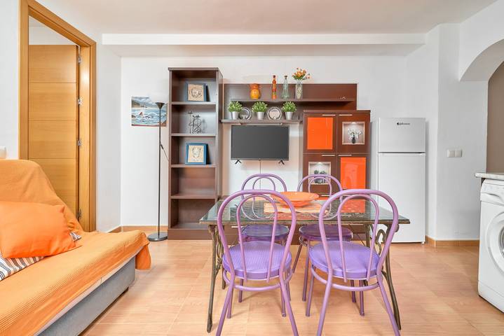 Ganze Wohnung, Ferienwohnung 'Naranja' mit privater Terrasse, Wi-Fi und Klimaanlage in Nerja Centre, Nerja