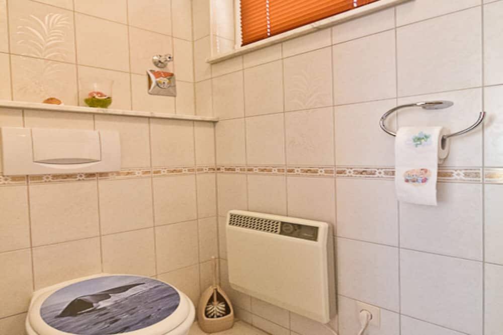 Ganze Wohnung, Idyllische Ferienwohnung in der Natur am Kummerower See (Nr.2) in Meesiger, Kummerower See