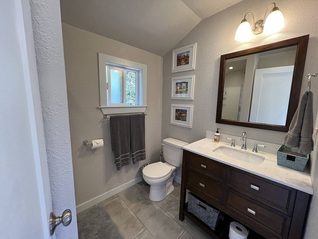 Midtown Cabana with Scenic Patio Private Entrance in Santa Cruz, Santa Cruz County