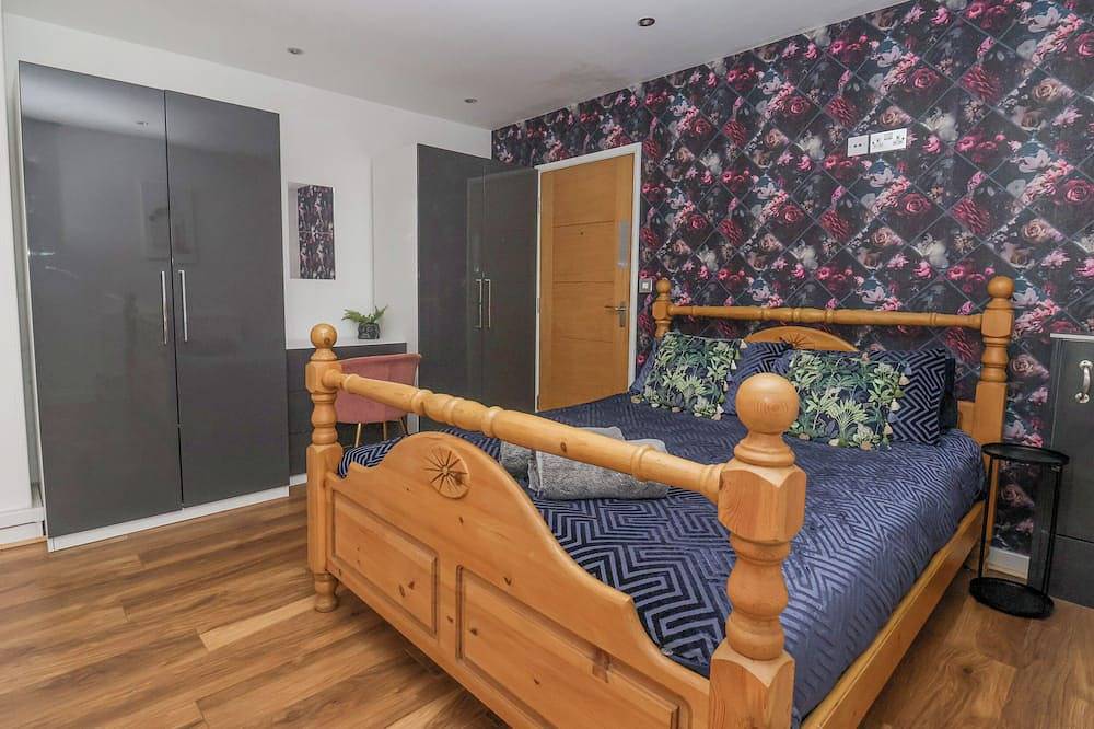 The Old Station House, pet friendly, with hot tub in Withernsea in Withernsea, Östliches Yorkshire