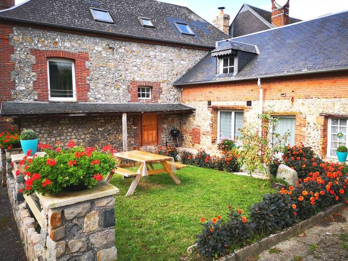 Gîte pour 8 personnes, avec Terrasse ainsi que Jardin et Vue à Vittefleur