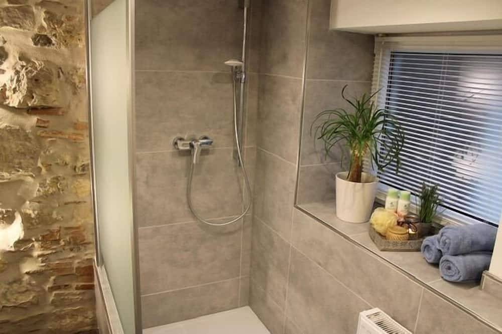 Ganze Wohnung, Ferienhaus 80qm mit Terrasse für bis zu 5 Personen in Bad Mergentheim, Taubertal