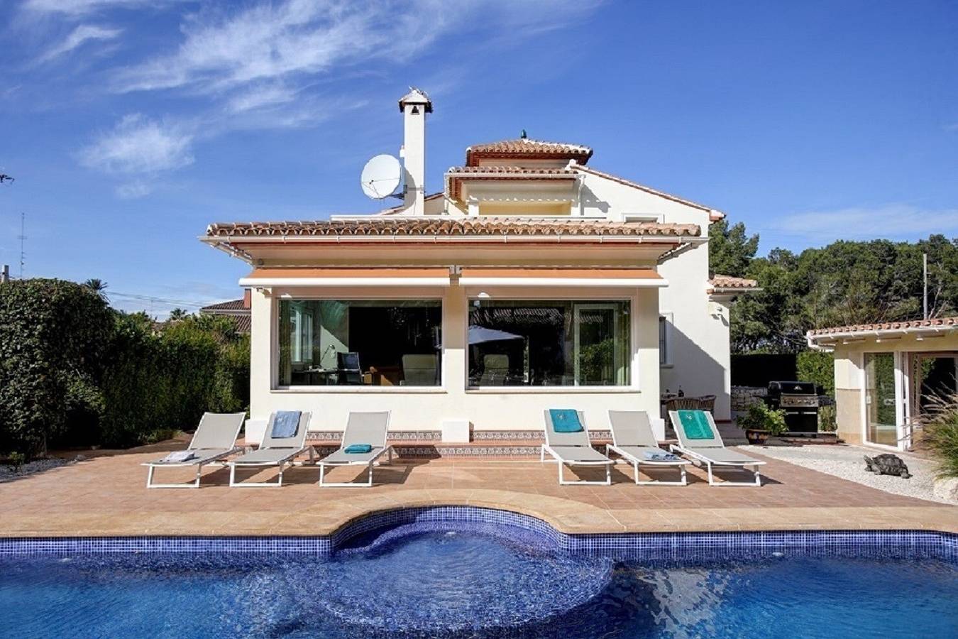 Villa "Angelina Del Mar" con piscina privada, balcón y Wi-Fi in Dénia, Costa Blanca