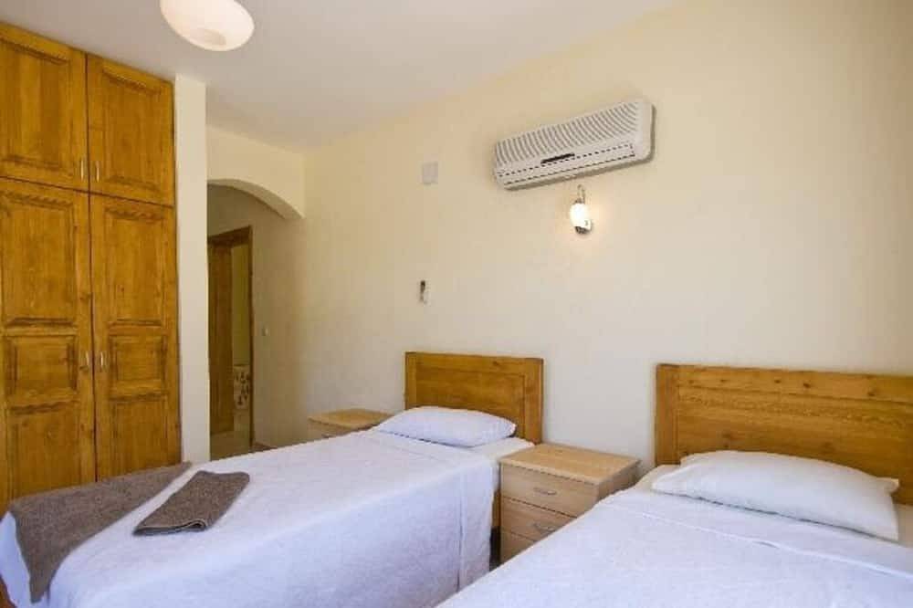 Beautiful 4-bedroom villa with Ac in tranquil İzmir in Alacati, Turkse Egeïsche Zee