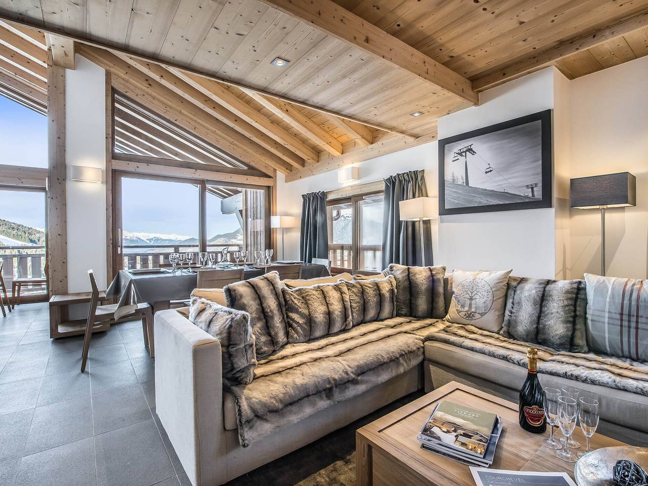 Ganze Wohnung, Geräumige Maisonette in Pistennähe, 4 Schlafzimmer, Parkplätze, Wifi in Courchevel 1650 (Moriond), Saint-Bon-Tarentaise