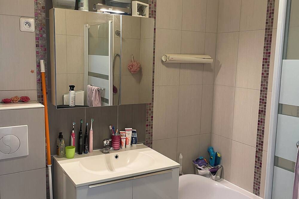 Ganze Wohnung, Comfortable 3-room apartment in La Défense close to transport links in Puteaux, Hauts-de-Seine