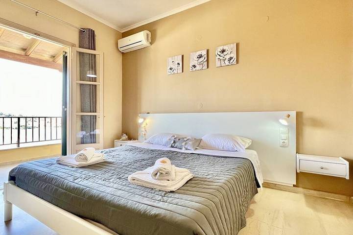 Beachfront Villa Bellevue in Agios Stefanos Avliotes, Arillas