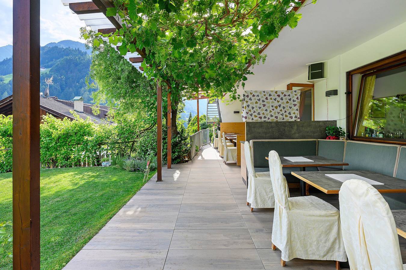 Ganze Wohnung, Geräumige Timmels Suite Ii mit Südbalkon und mit kostenfreiem Wellness- und Poolzugang in Stubaier Alpen, St. Leonhard in Passeier