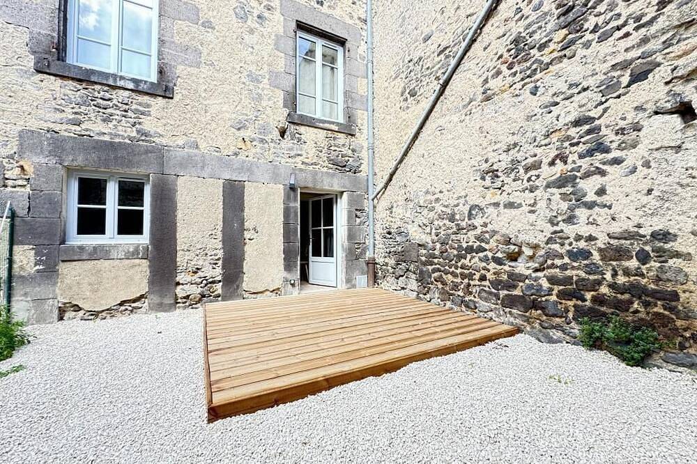 Entire apartment, Charming T1 New in Riom in the Heart of the City! in Riom, Riom region