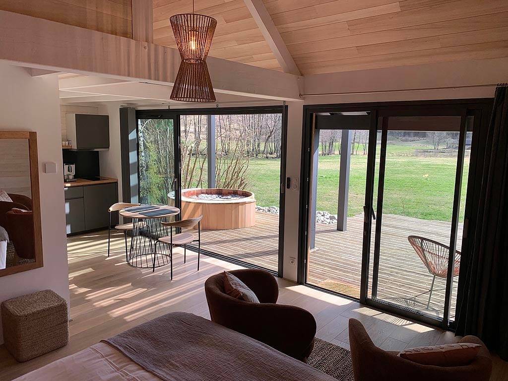 Ecrin d'Auvergne : Lodge & Spa Privatif Volcans - Lodge spa privatif Sérénité in Champs-sur-Tarentaine-Marchal, Parc naturel régional des Volcans d'Auvergne