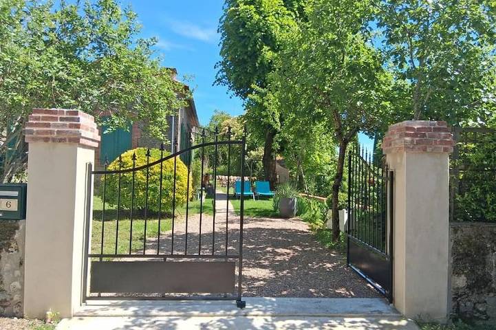 Location de vacances pour 2 personnes, avec terrasse et jardin à Labarthe-Bleys