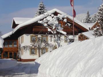 Ferienwohnung für 3 Personen, mit Balkon und Garten, kinderfreundlich in Nesselwängle