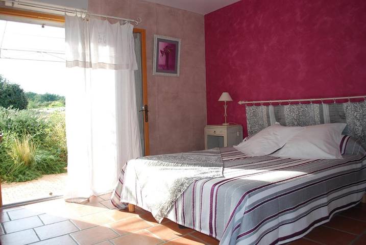 Location de vacances pour 4 personnes, avec piscine ainsi que terrasse et jardin à Trouillas - 4