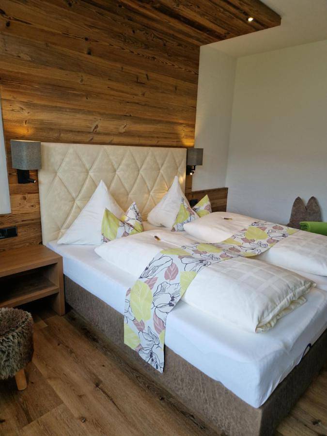 B&B für 2 Personen, mit Terrasse und Ausblick sowie Seeblick in Zell am See