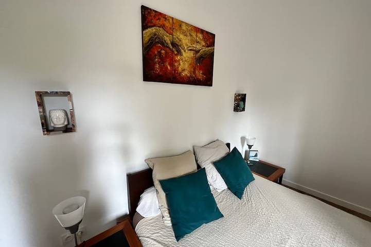 Gîte pour 4 personnes, avec terrasse ainsi que piscine et jardin à La Roche-Chalais - 4