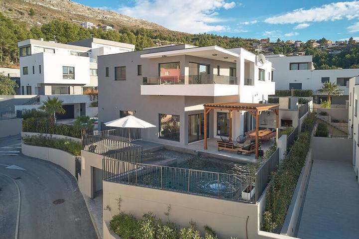 Ferienhaus für 10 Personen, mit Garten und Balkon in Podstrana