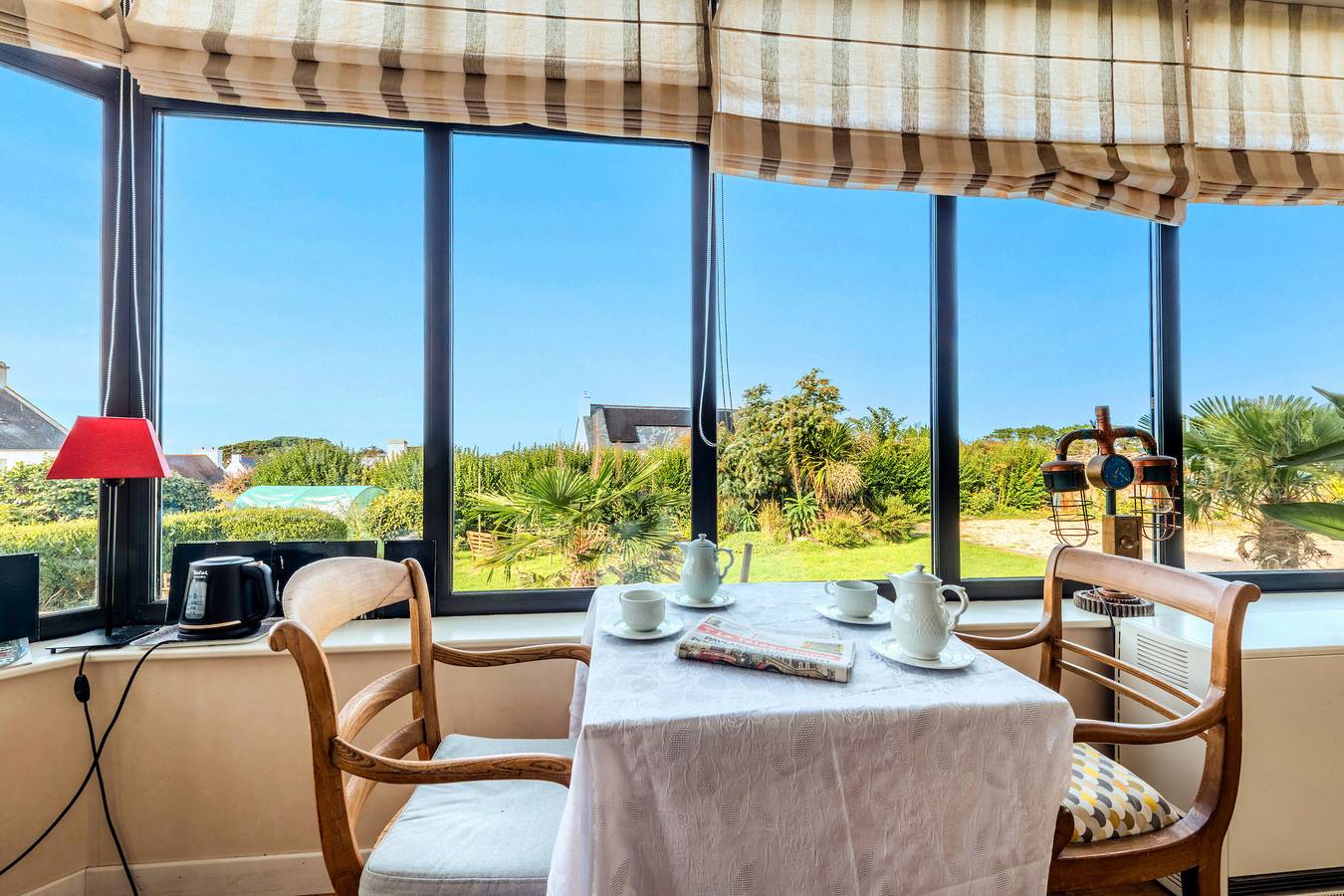 Chambre 'La Demeure Océane - Côté Jardin' avec vue sur mer et jardin partagé in Ploudalmézeau, Région de Brest