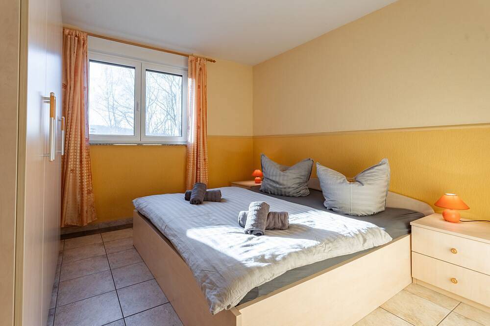 Ganze Wohnung, Ferienwohnung Schwalbennest - Ferienhaus Am Boddenufer in Buschvitz, Bergen auf Rügen und Umgebung