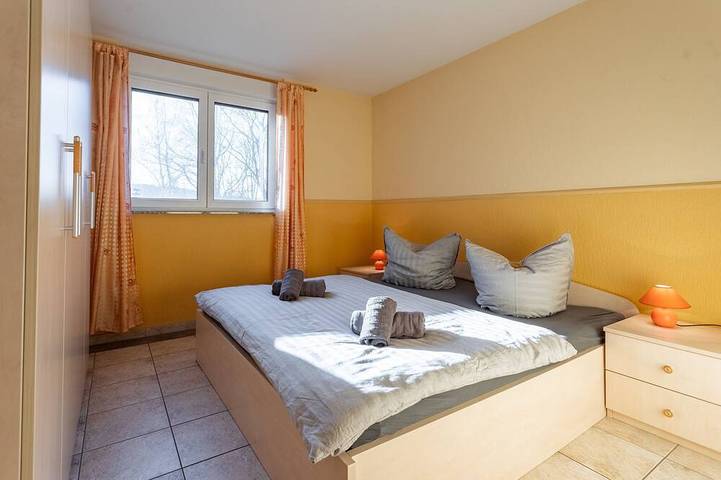 Ganze Wohnung, Ferienwohnung Schwalbennest - Ferienhaus Am Boddenufer in Buschvitz, Bergen auf Rügen und Umgebung