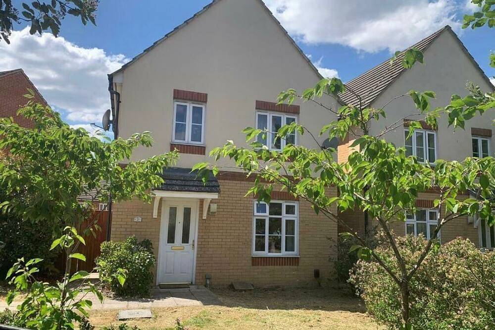 Oxford four beds family and pets friendly home with driveway parking in Oxford, Oxfordshire