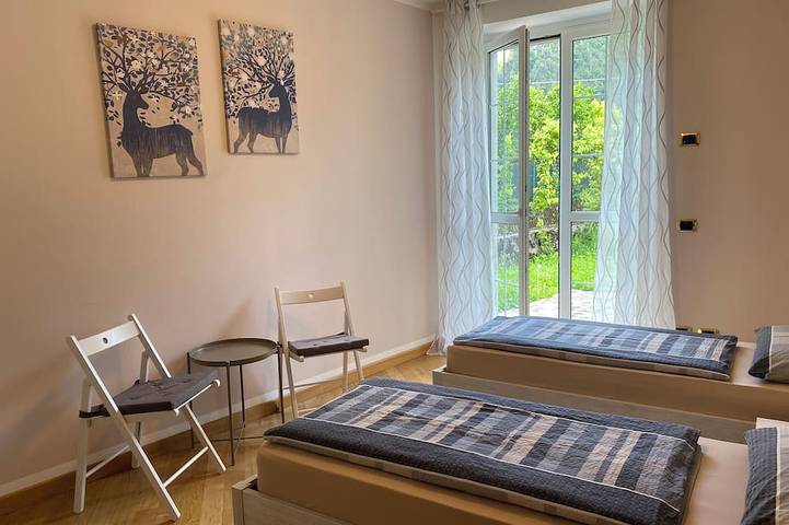 Ganze Wohnung, Casa Elena, bis 4 Personen, großer sonniger Balkon, ca. 300m zum See/ Strand in Idro, Gardasee-Berge