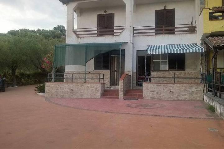 Gîte pour 4 personnes, avec vue ainsi que jardin et terrasse à Santa Marina - 2