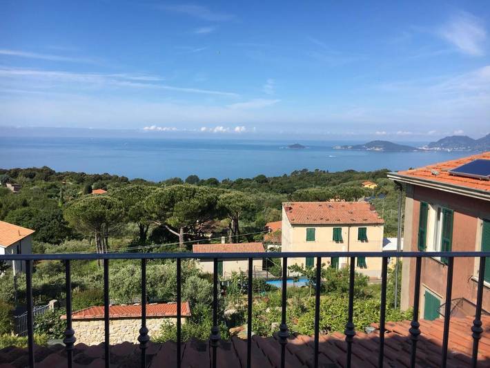 Ferienhaus für 8 Personen, mit Balkon und Terrasse sowie Garten und Ausblick in Montemarcello