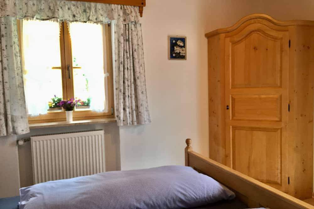 Ganze Wohnung, Ferienwohnung in ruh. zentr. Lage im Berchtesgadener Land m. freiem Bergblick in Weissbach an der Alpenstrasse, Schneizlreuth
