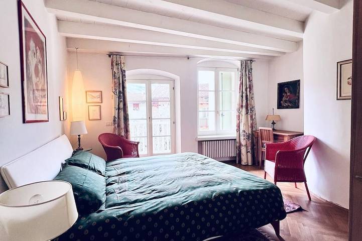 Lago de Garda: villa idílica en un tranquilo pueblo con olivos y palmeras in Nago-Torbole, Montañas Garda
