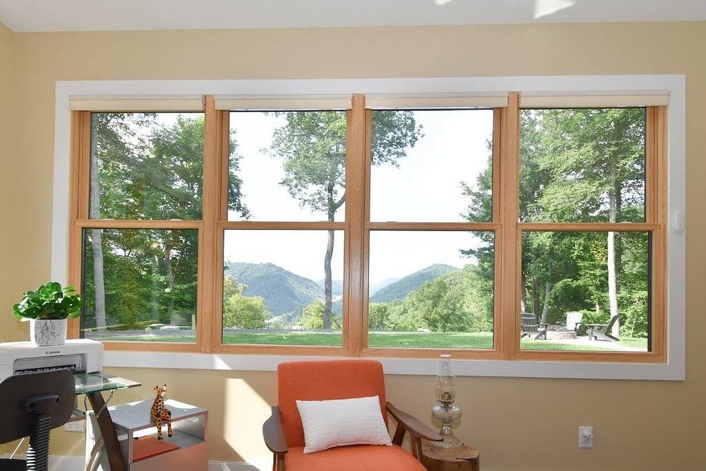 Luxury Mountain Home Retreat • Dog Spa + Hot Tub Near Wolf Laurel in Madison County (NC)