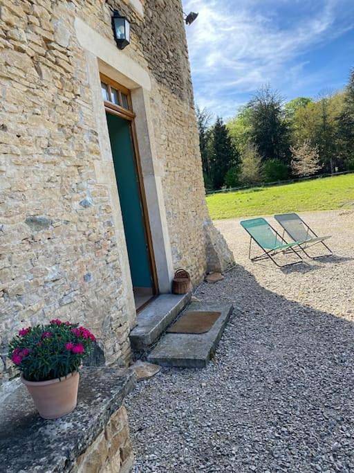 Location de vacances pour 4 personnes, avec vue et jardin dans Saint-Marcel-Bel-Accueil - 3