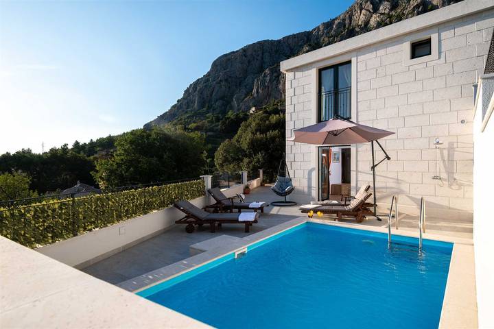 Location de vacances pour 6 personnes, avec sauna et balcon ainsi que jacuzzi et piscine, adapté aux familles à Makarska - 2