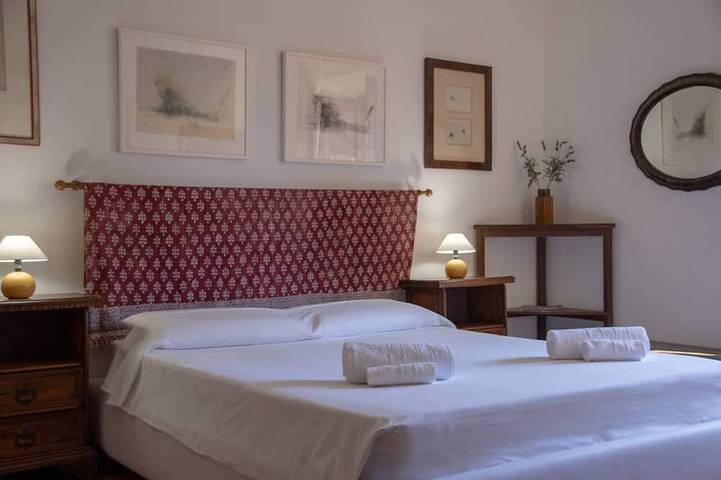 Appartamento intero, Affascinante, romantico appartamento, Ponte Vecchio (50mt), AC, WIFI, Ascensore, completamente attrezzato in Firenze Centro storico, Firenze