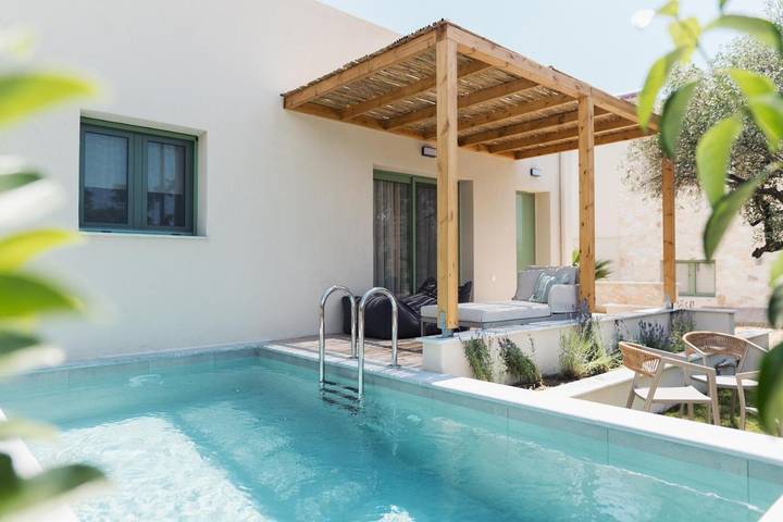 Villa pour 6 personnes, avec Balcon et Terrasse ainsi que Jardin et Piscine