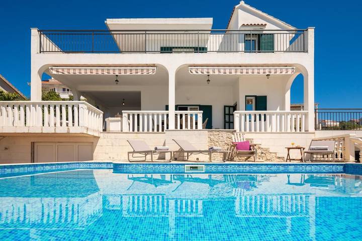 Villa pour 8 personnes, avec vue ainsi que terrasse et piscine, animaux acceptés à Sevid - 2