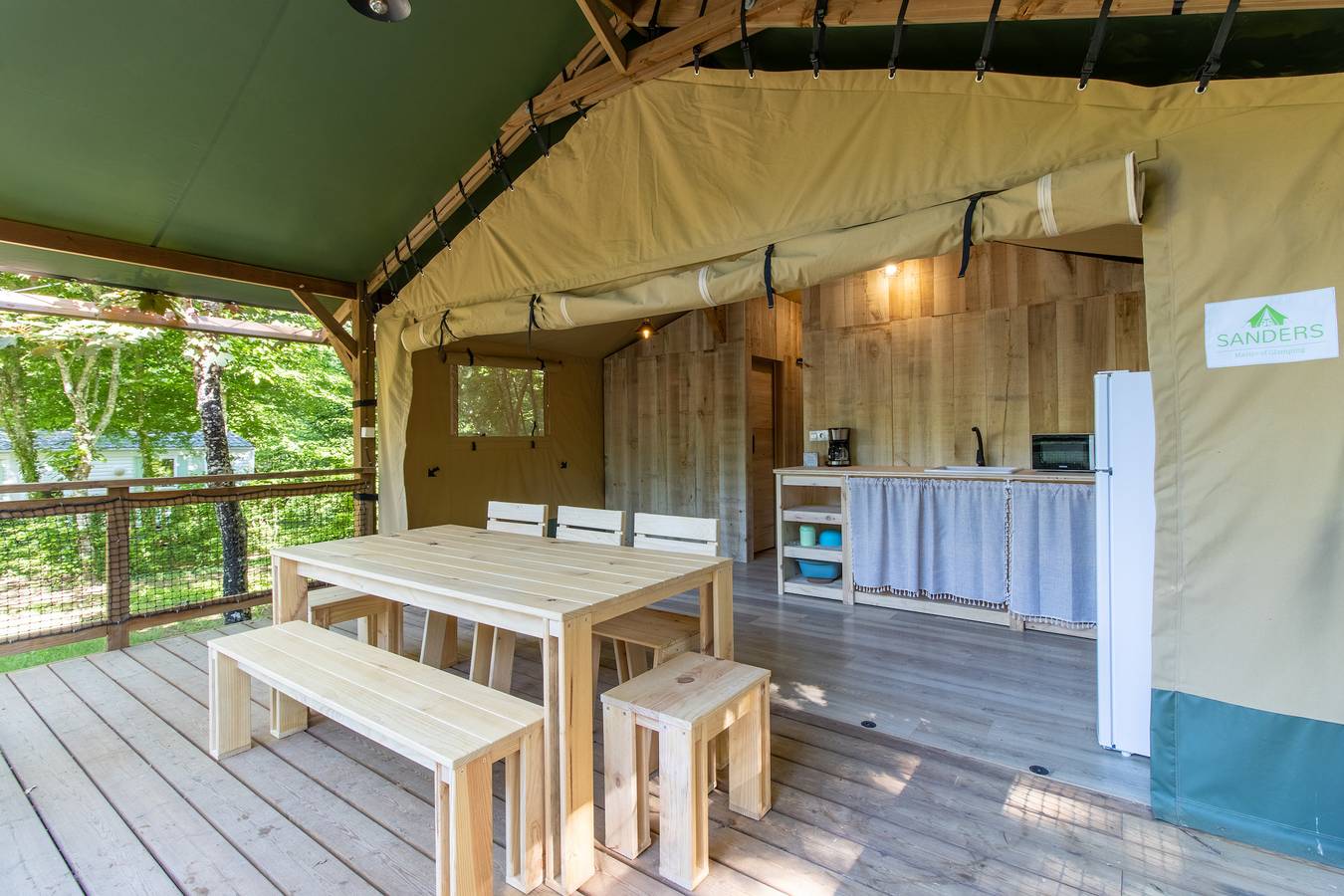 Caravana 'Lodge 8 Personnes' com piscina partilhada, terraço privado e Wi-Fi in Saint-Martial-de-Nabirat, Périgord Noir