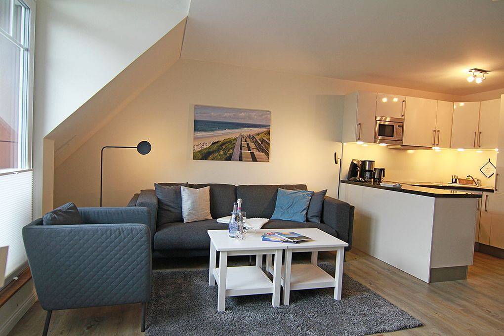 Ganze Wohnung, 3-Zimmer-Ferienwohnung für bis zu 4 Personen mit Balkon. in Westerland, Sylt (Gemeinde)