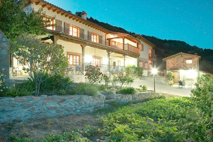 Casa rural para 3 personas, con jardín y terraza además de vistas y piscina en Valle del Jerte - 2